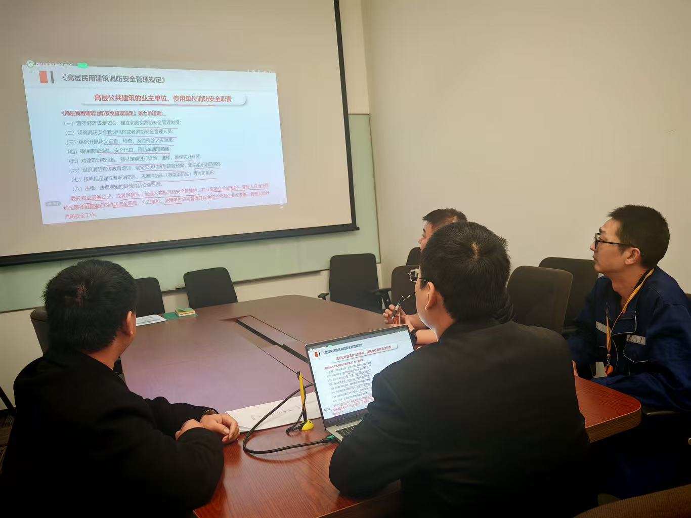 12c1ad0810201f1877f09b5b04bff538